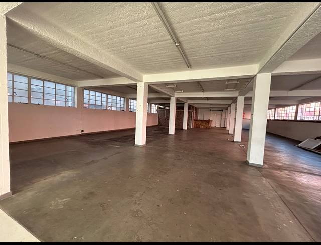 500M² BUILDING TO LET IN WOODSTOCK